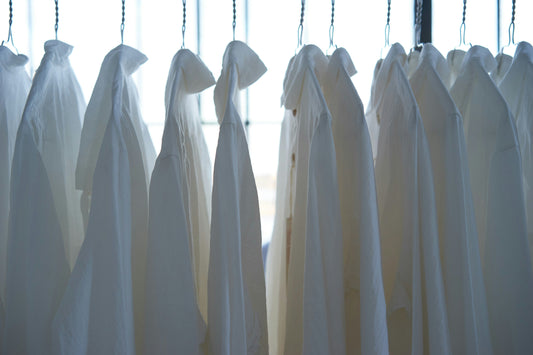 Come Abbinare la Camicia Bianca: 3 Idee di Outfit per un Look Perfetto