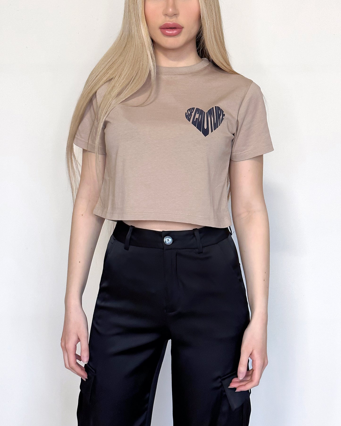 T-shirt love cropped sabbia